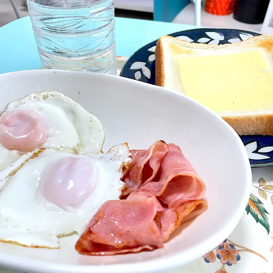 Snapdishの料理写真:モーニングみたいなお昼ご飯|ちーちゃんさん