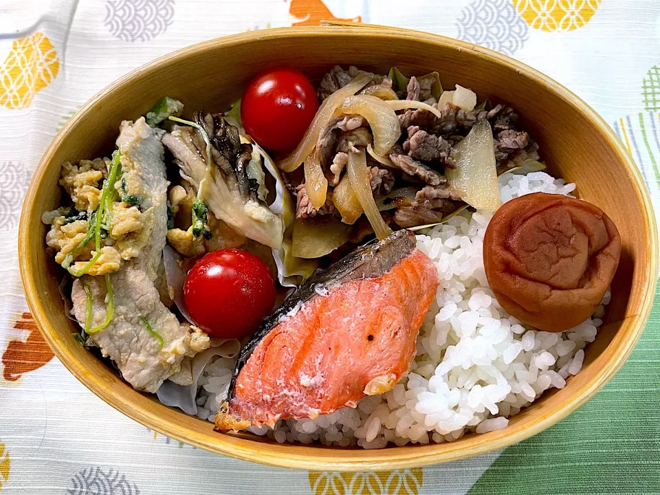 焼鮭、焼肉、豚肉の豆苗の卵炒|なお🅿️さん