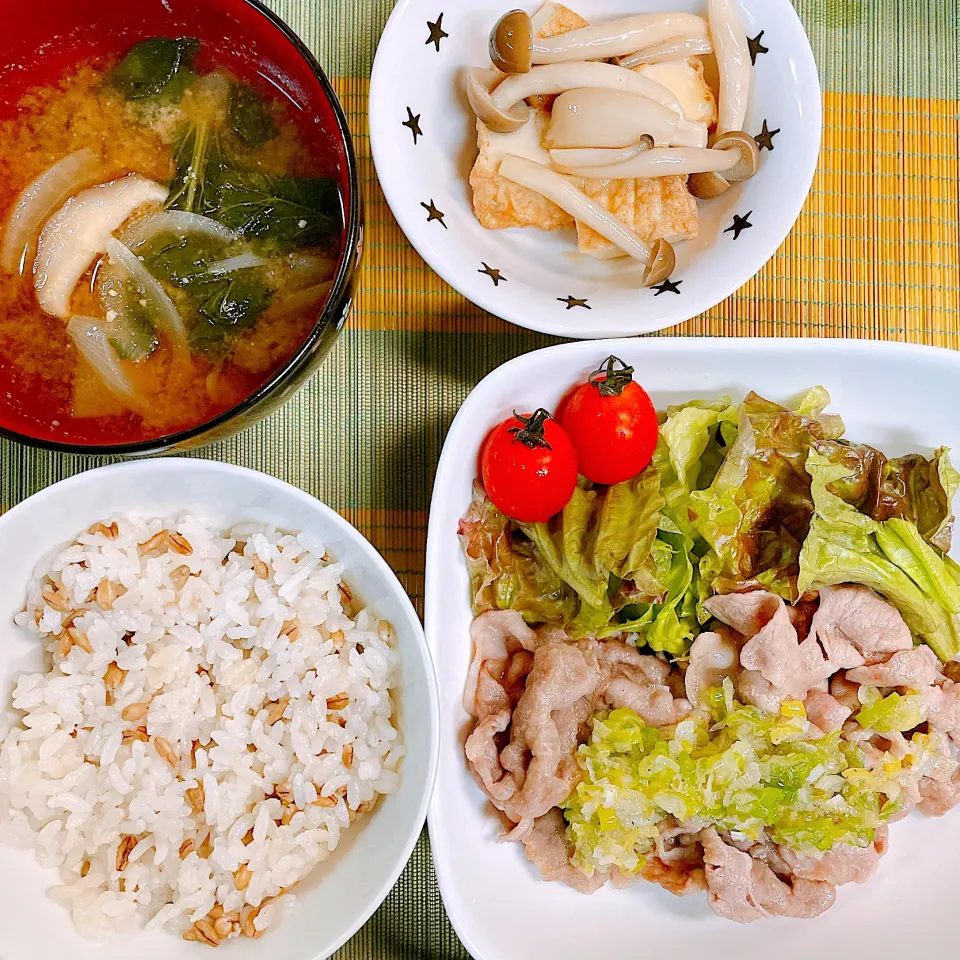 豚肉のねぎ塩だれがけ♡厚揚げとしめじの煮物♡お味噌汁♡|まゆかさん