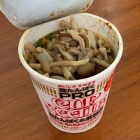 Snapdishの料理写真:キノコカップヌードル🍜|えりりんさん