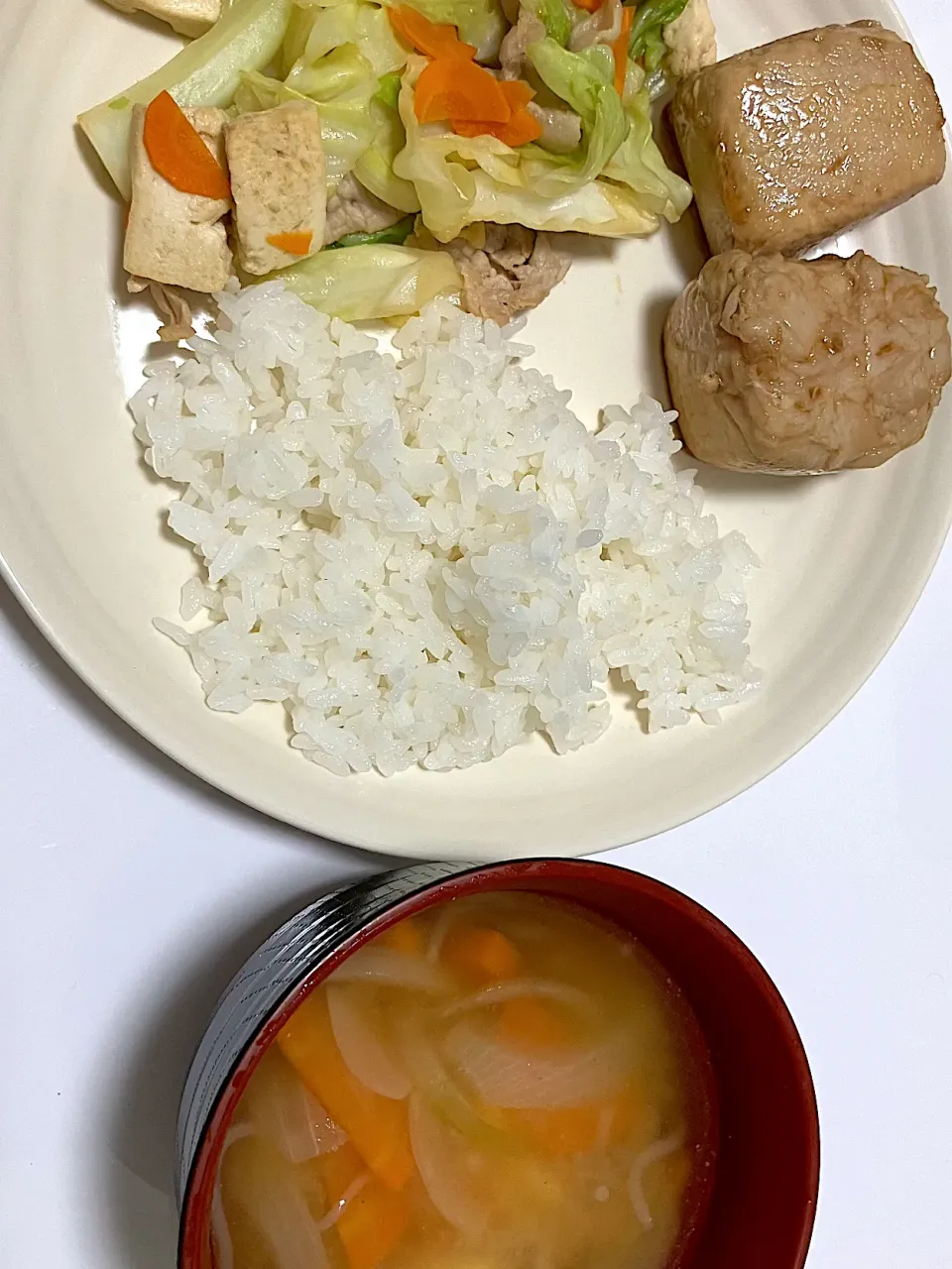 キャベツチャンプルー，豆腐の肉巻き，豚汁|すずさん