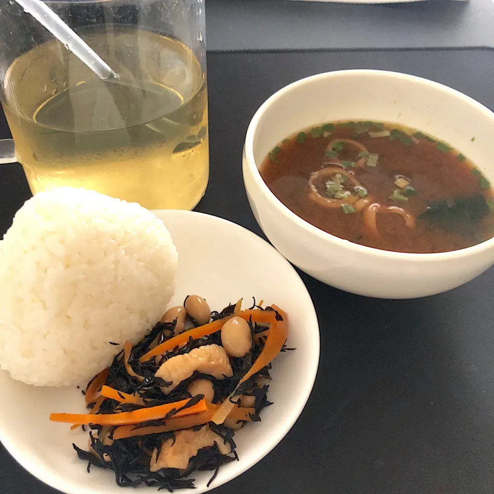 13:03 お味噌汁とおにぎり🍙|へれ子さん