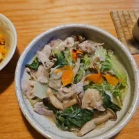 Snapdishの料理写真:白菜豚バラ春雨煮|drinkersさん