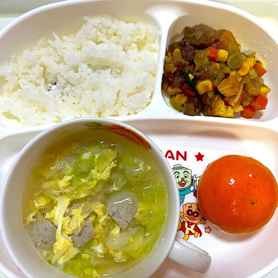 4歳児の晩ご飯(10/3)                                      和牛と彩り野菜のカレー、イワシのつみれと白菜の卵スープ|Kahoさん