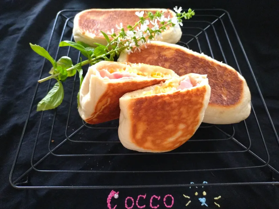 cocco+さんの料理 フライパンdeチーズとろりのパニーニ✨|cocco+さん