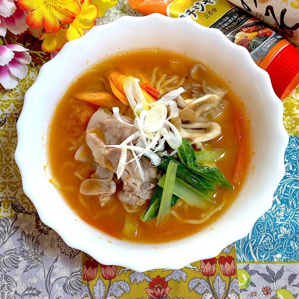 Snapdishの料理写真:ピリ辛トマトラーメン🍅|ringonamaさん