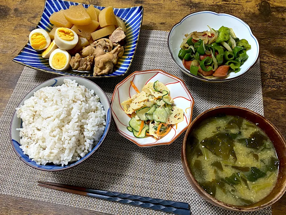 鶏大根　ピーマンとウィンナーのカレー炒め　レンコンときゅうりのサラダ　麦ご飯　味噌汁|♡misaki♡さん