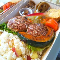 Snapdishの料理写真:さつまいもご飯とハンバーグのお弁当|C.Sさん