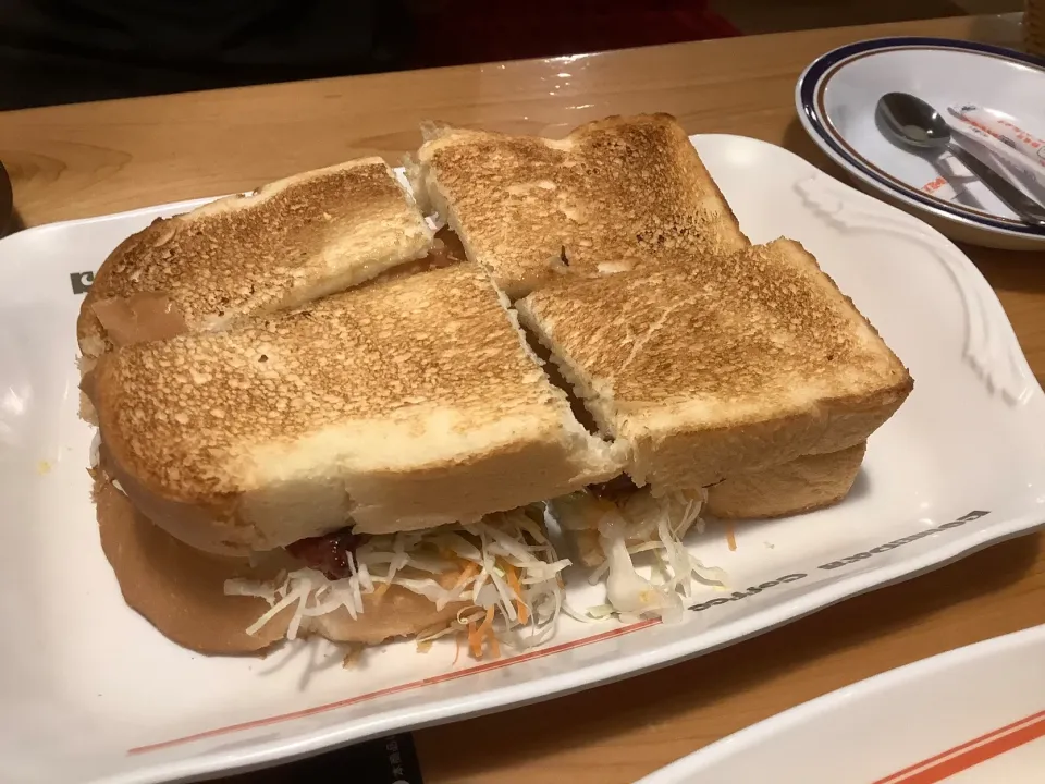 コメダ珈琲店さんの絶品サンドイッチ🥪『網焼きチキンサンド』😋|アライさんさん