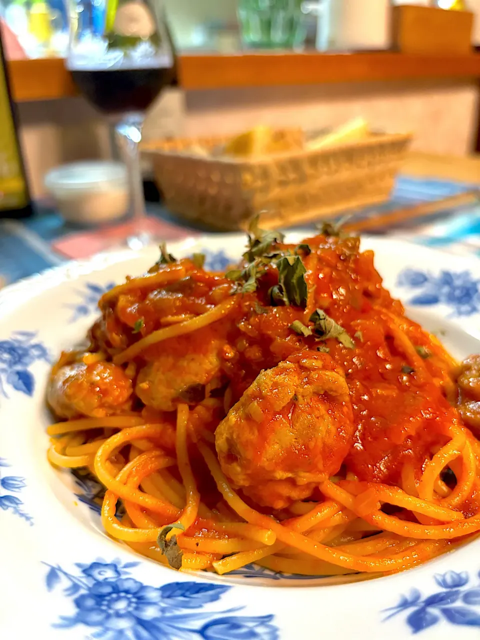 サルシッチャのトマトソースパスタ|かおポンさん