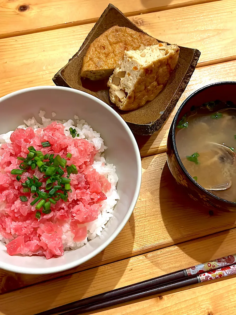 ネギトロ丼 & がんもどきの煮物 & あさりのお味噌汁|ぺろたんさん