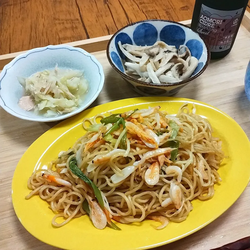 Snapdishの料理写真:焼きそば2日目。ネギと桜えびの黒酢味|705さん