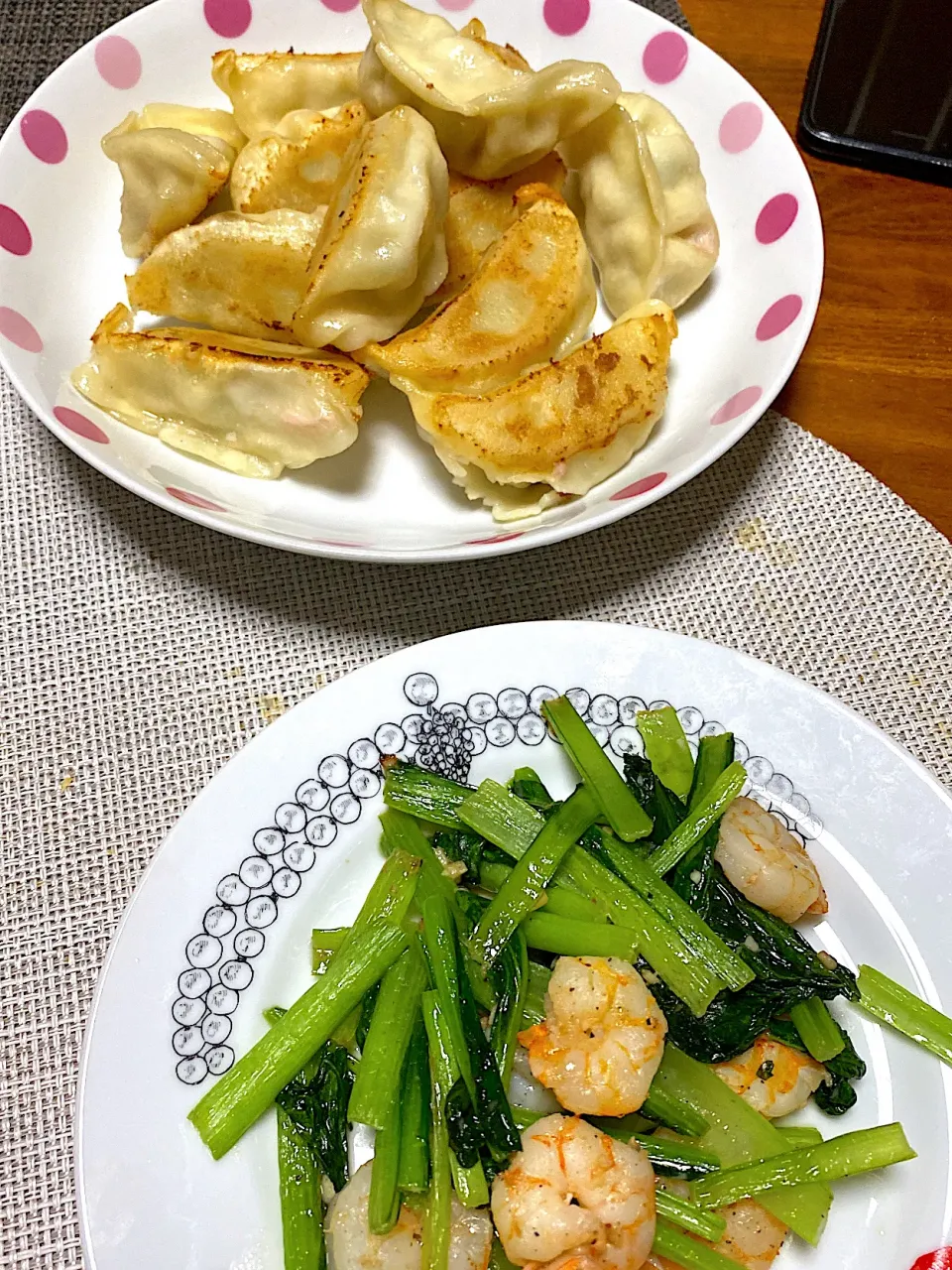 餃子、エビと小松菜のニンニク炒め|kaaaaaさん