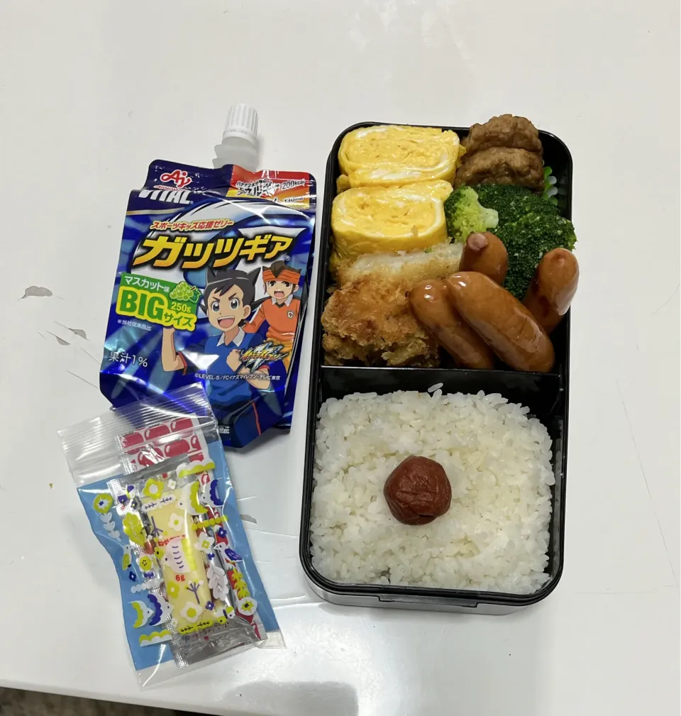 体育祭弁当☆卵焼き☆ウインナー☆ブロッコリー☆ミニハンバーグ☆白身魚のフライ☆ガッツギア|Saharaさん