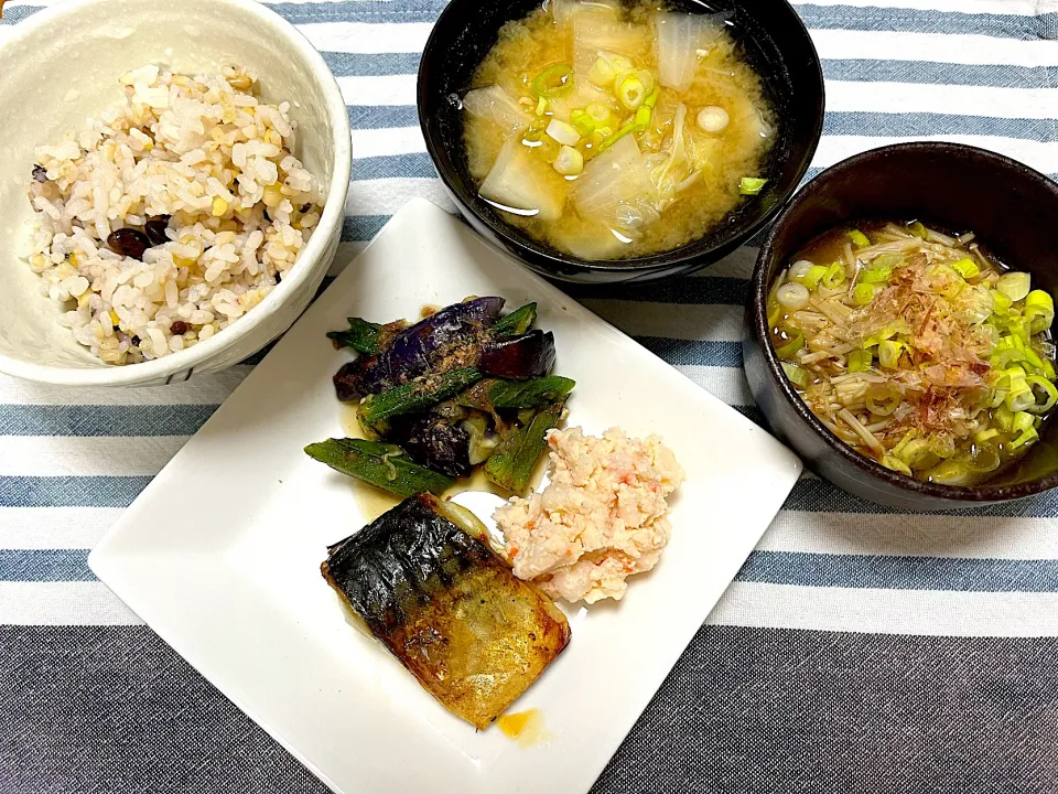 鯖塩焼き、めんたいポテト、オクラとナスの生姜麺つゆあえ、大根と白菜のお味噌汁|jackybeanさん