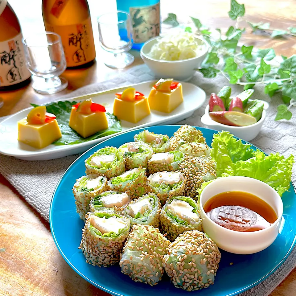 胡麻をまとった生春巻きで日本酒飲み比べ|くまちゃんさん