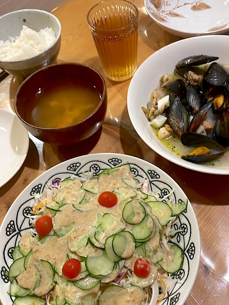 ムール貝酒蒸し、鶏サラダ🥗|とり子さん