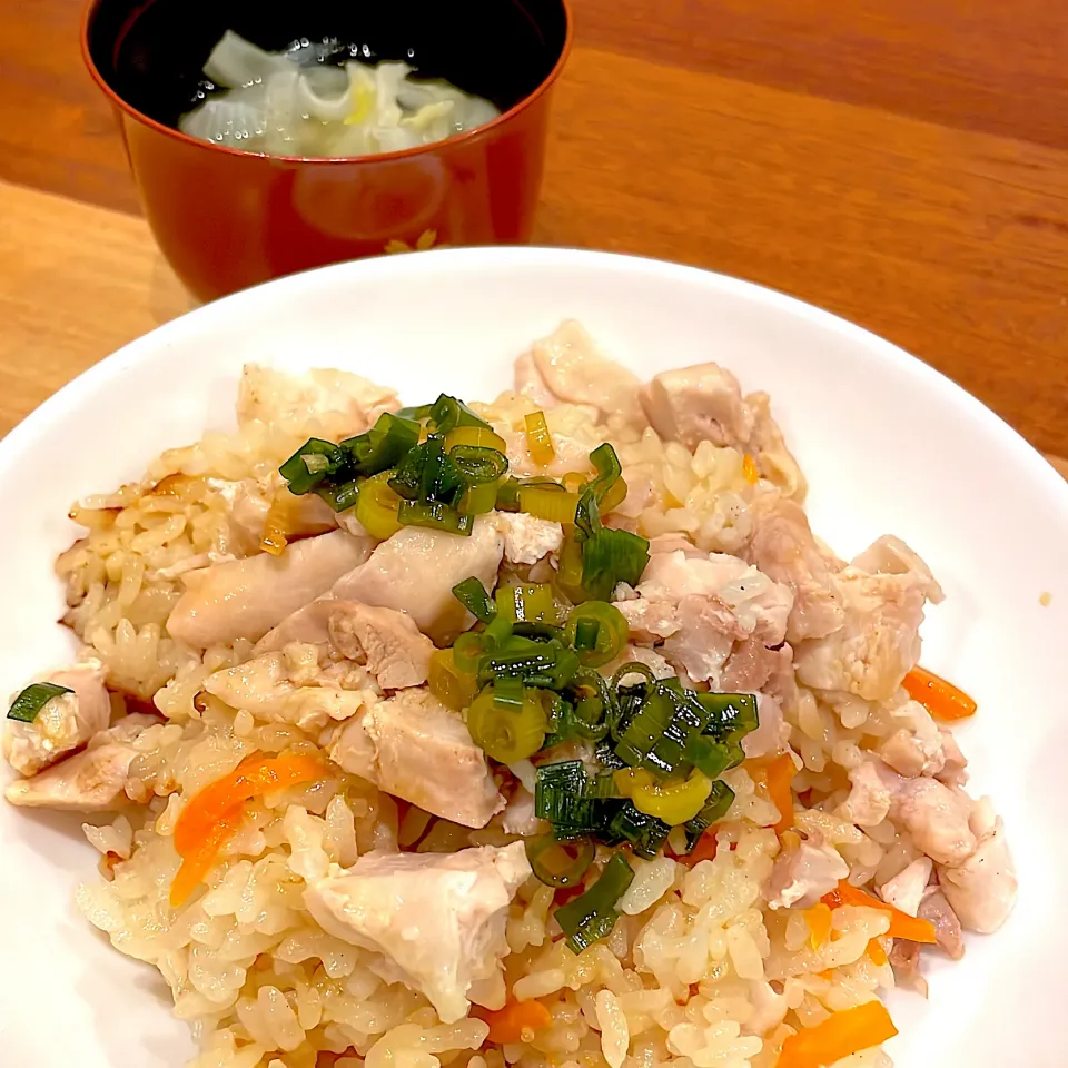 炊き込みご飯チキンご飯　スープ|とゆあさん