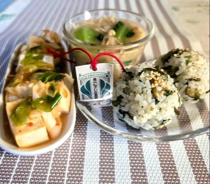 Snapdishの料理写真:広島菜むすび
ねぎ塩あんかけ豆腐
至高の味噌汁|マギーさん