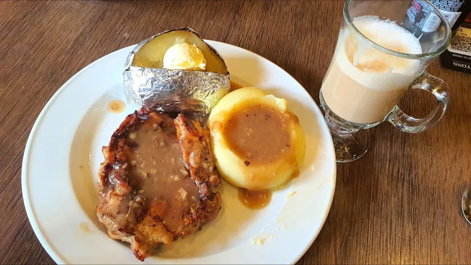 chargrilled chicken lunch with latté 😍🤤|🌷lynnlicious🌷さん