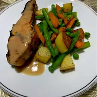 Snapdishの料理写真:salmon with mix veggies|Ahnneさん