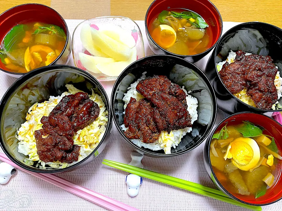 Snapdishの料理写真:３人晩ごはん♪大豆でカツ丼~(^^)❤︎|いつくしみちゃんさん