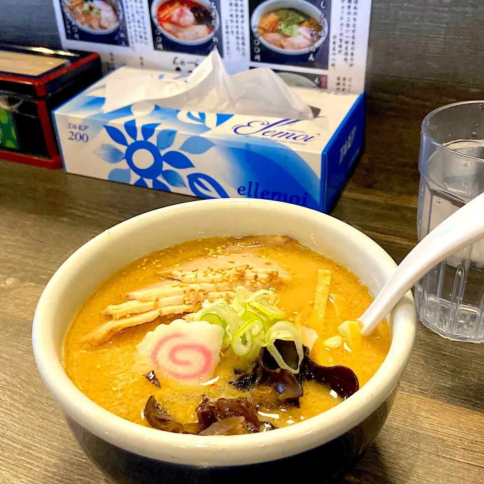 Snapdishの料理写真:ランチ　山頭火の味噌ラーメン|renharuruさん