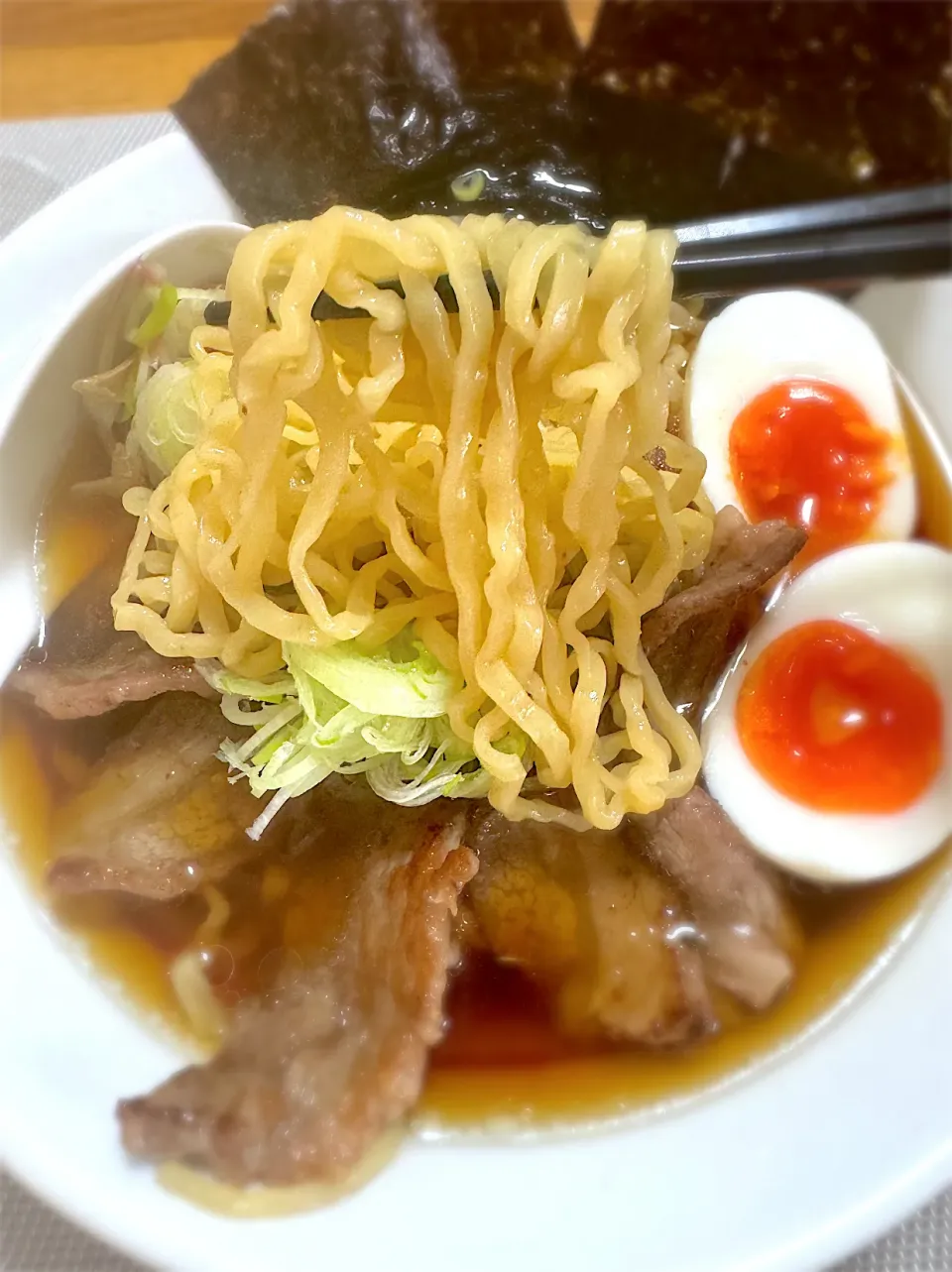 Snapdishの料理写真:morimi32さんの料理 秘蔵の喜多方ラーメン薬味たっぷりの麺！|morimi32さん