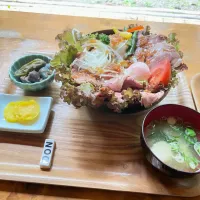 Snapdishの料理写真:ローストビーフ丼|のりおさん