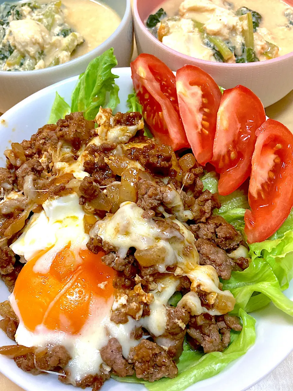 Snapdishの料理写真:ロコモコ丼＆豆乳スープ|なおさん