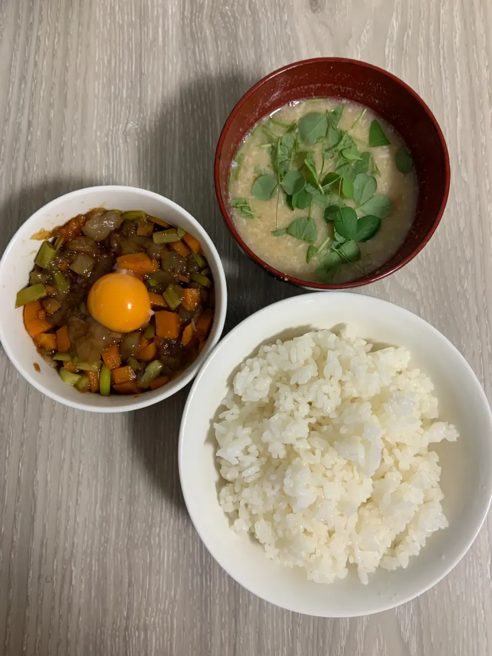 カワハギユッケとご飯と味噌汁|天ぷらアイスさん