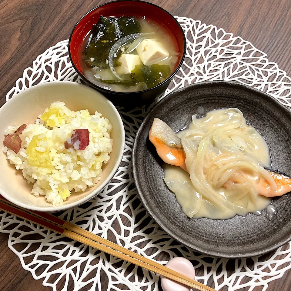 Snapdishの料理写真:10/6  さつまいもご飯🍠|らぶちあんさん