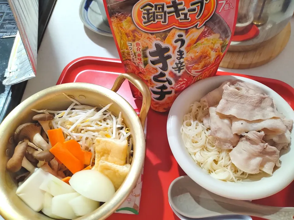 白い極細中華麺で、つけ鍋🍜|さゆさん