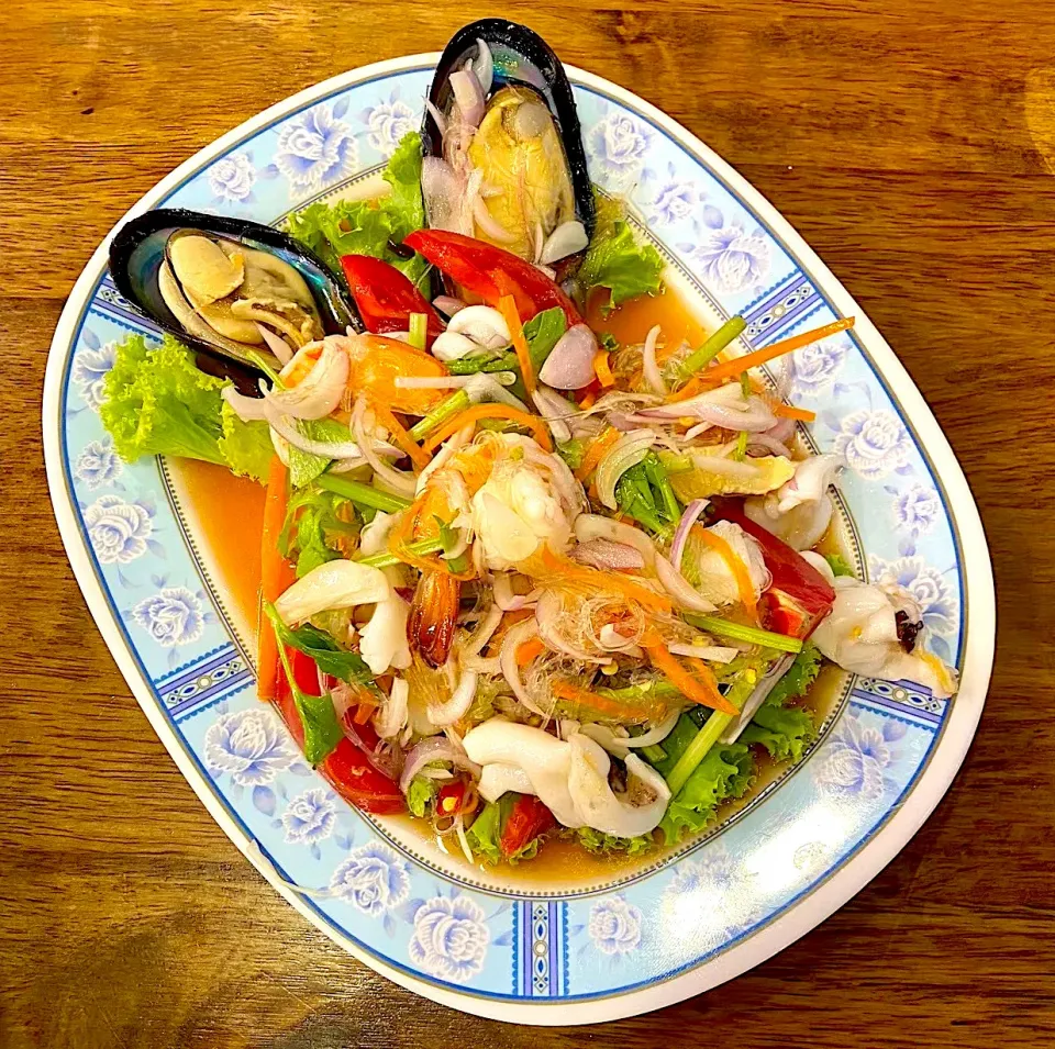 Glass noodle seafood salad💜ยำวุ้นเส้นทะเล|💟Lookbua Chiangmai Thai Food💟さん