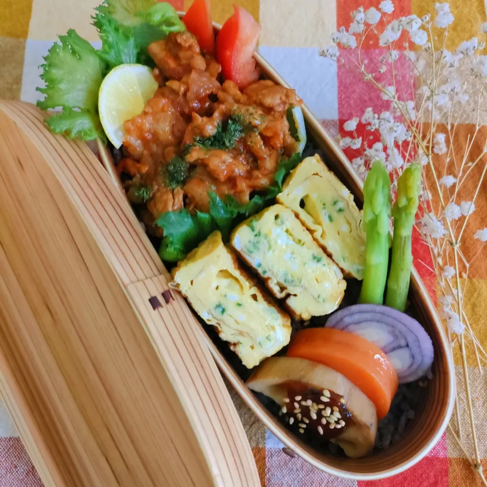 今日のわっぱご飯

豚肉ケチャップ弁当
　豚肉ケチャップ
　だし巻き玉子

美味しくできました✨|ふかふかごはんさん