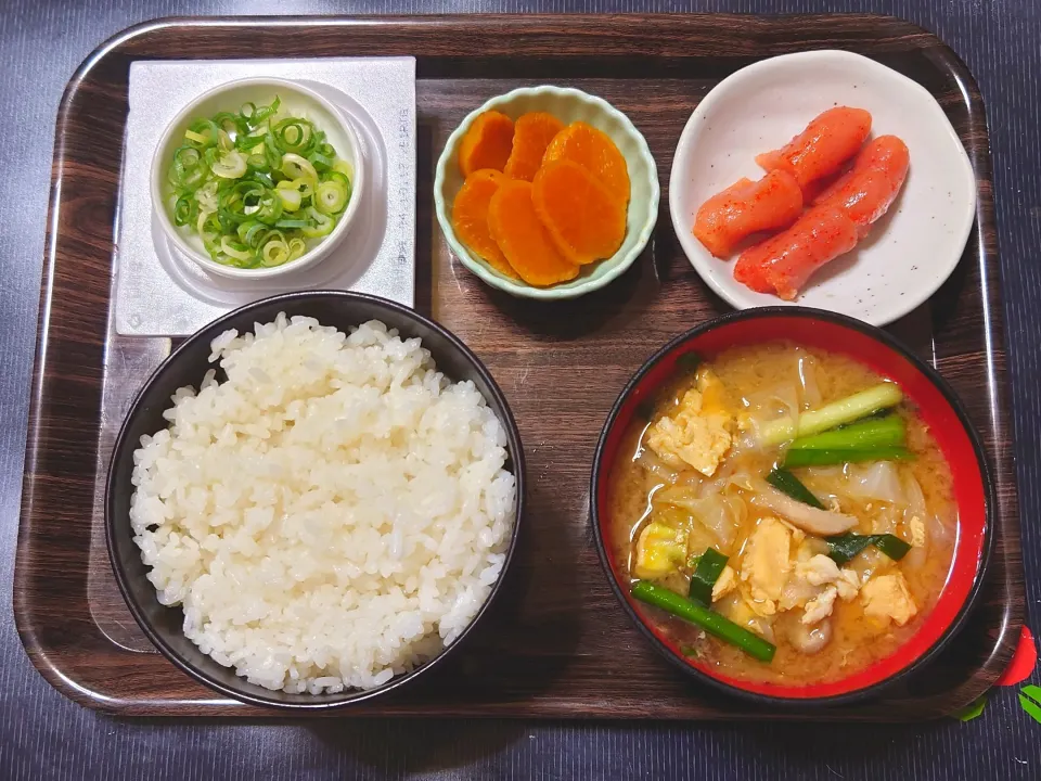 今日の朝ごはん（ごはんに辛子明太子、たくあん、納豆、野菜と卵のみそ汁）|Mars＠釜飯作り研究中さん