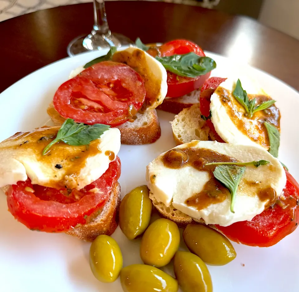 Tomato, mozzarella and basil|Laki Maikaʻiさん