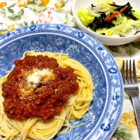 Snapdishの料理写真:ヘルシー❣️ナス入りミートソーススパゲティ|つるひめさん