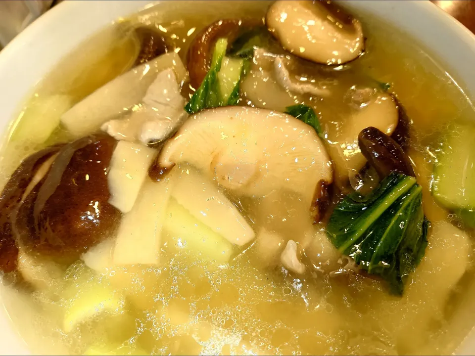 【塩味スープは裏メニュー】 
中国料理 華吉 
椎茸うま煮そば (香菇麺、塩味)
＠中野坂上1分
(JR新宿駅から徒歩24分)
24244 (262,927)|大脇さん