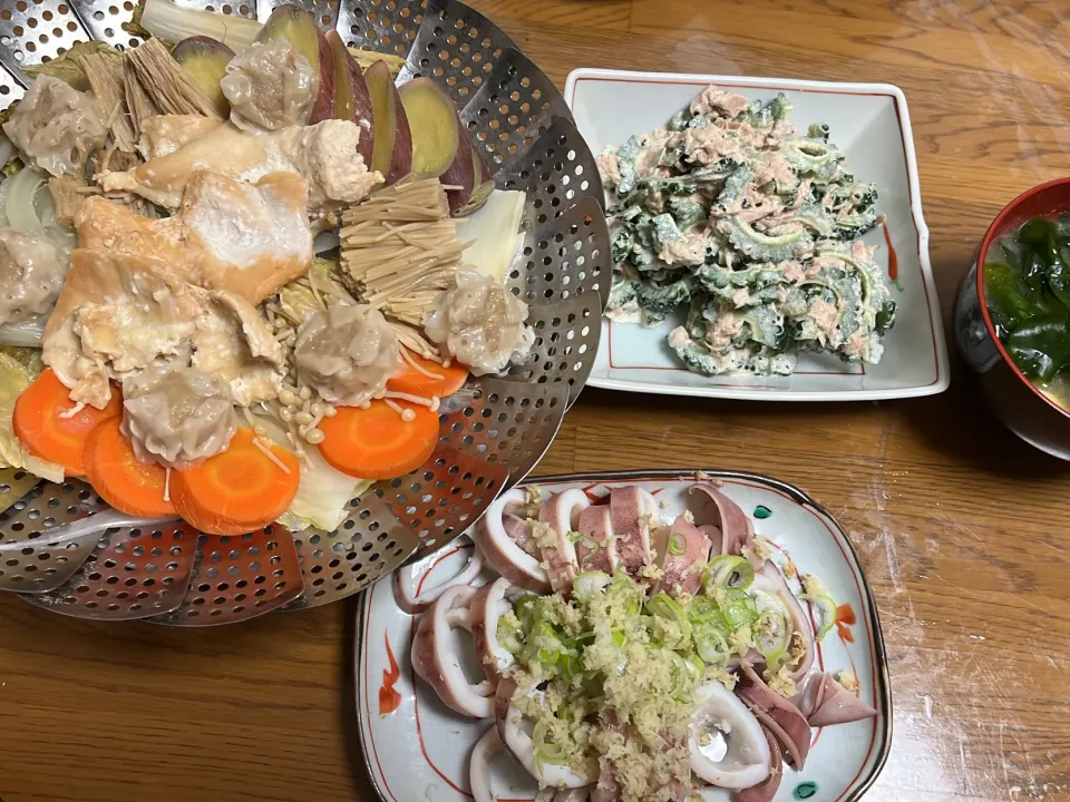 Snapdishの料理写真:鶏胸肉と野菜の蒸したやつ　茹でイカ　ゴーヤーとシーチキンのマヨ和え|yukiさん