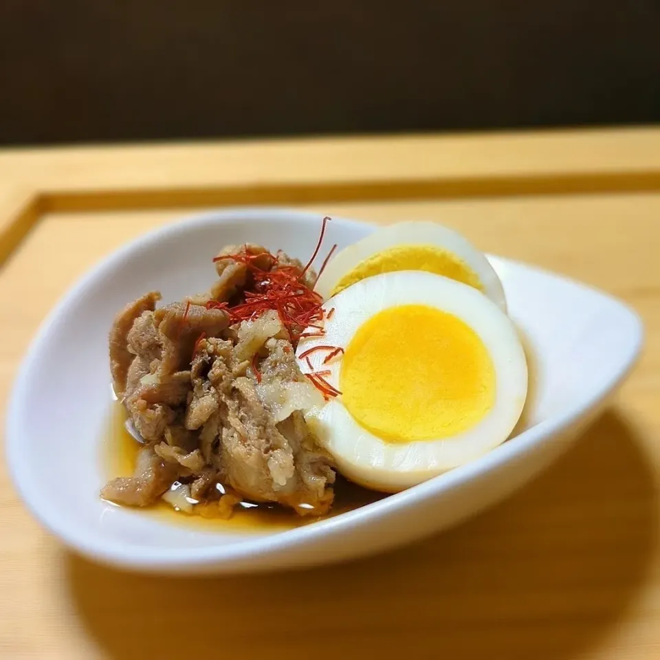 Snapdishの料理写真:豚肩ロースと卵の甘辛煮🥚|森のごはん屋さんさん