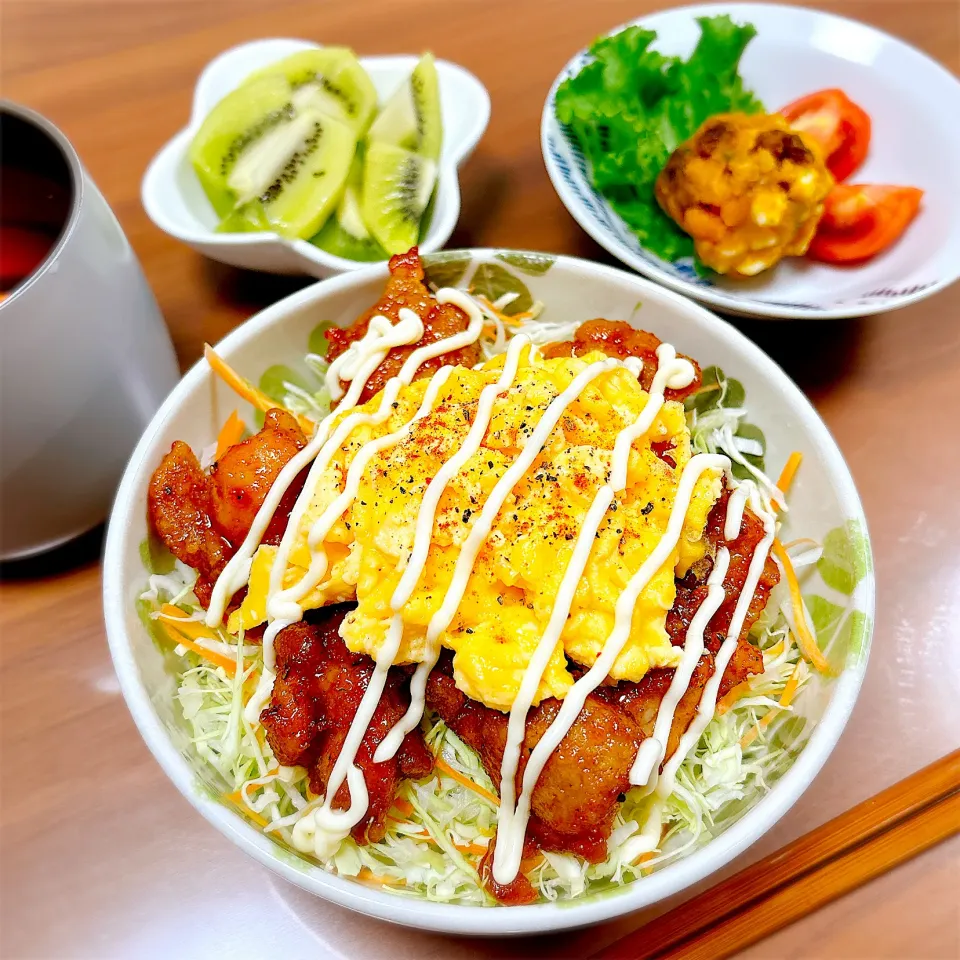 Snapdishの料理写真:ピリ辛揚げ親子丼|teritamagoさん