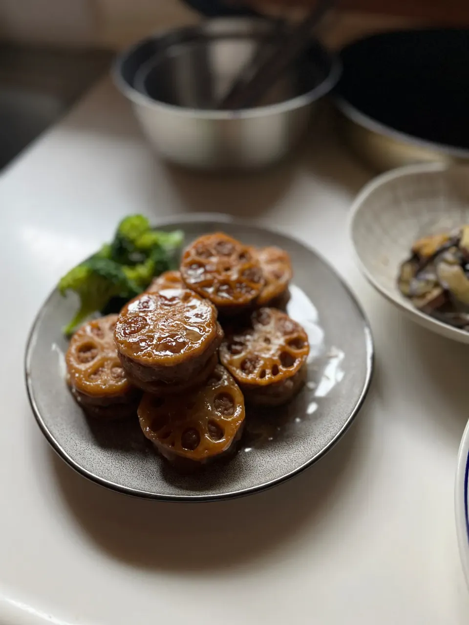 Snapdishの料理写真:ひき肉の蓮根はさみ焼き|Benchさん