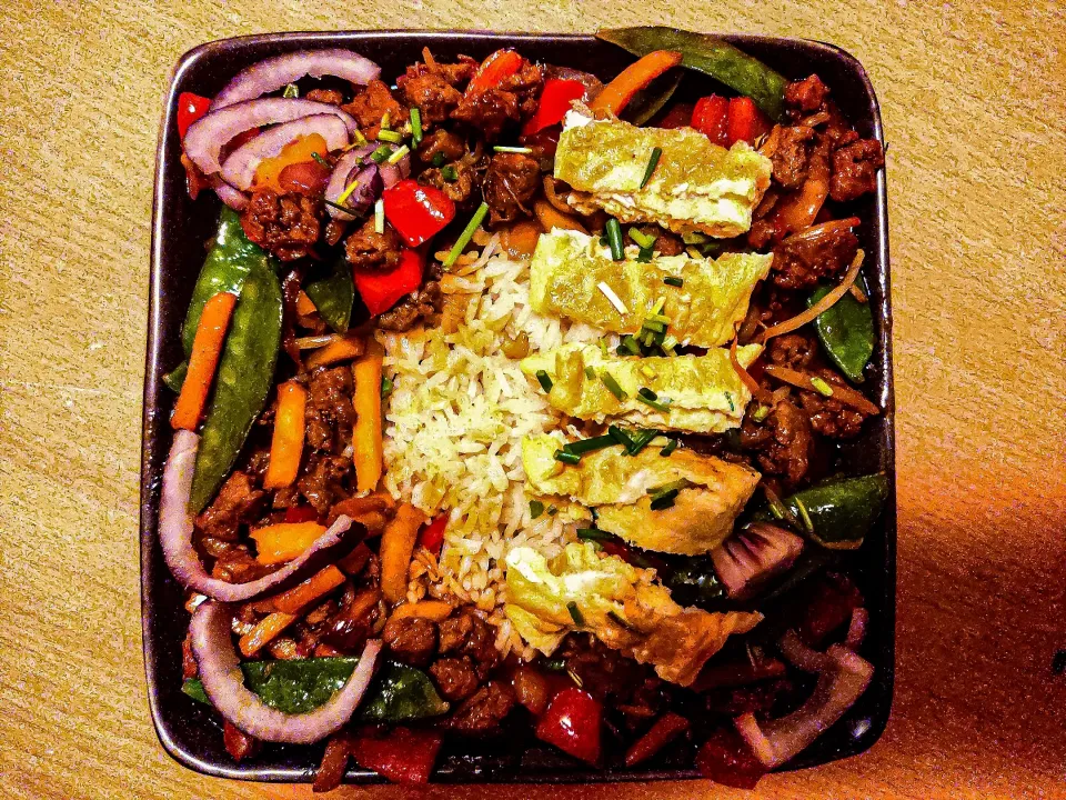 Cambodian beef with rice and omelet|Poll Morrisさん