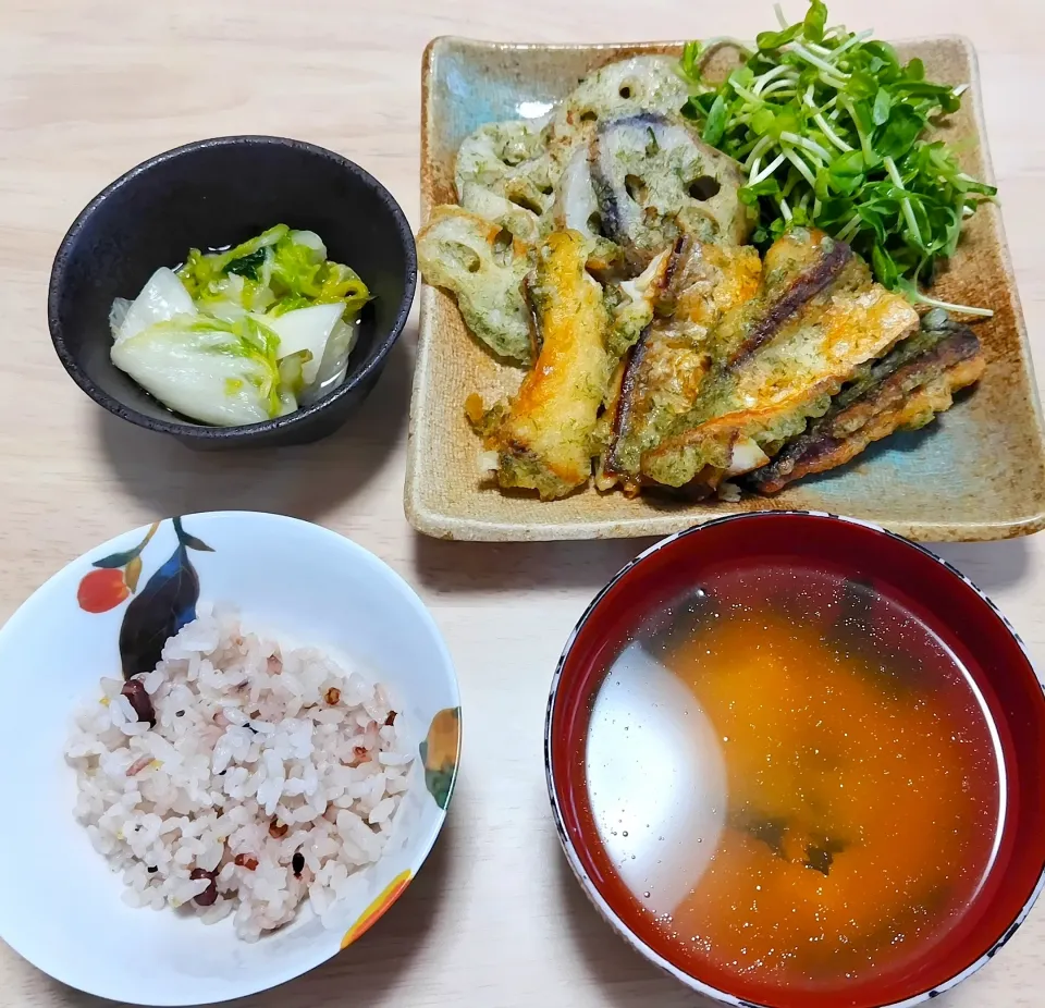 2024 1003　鯖とれんこんの磯辺揚げ　豆苗サラダ白菜のお漬物　豆腐とわかめのお味噌汁|いもこ。さん