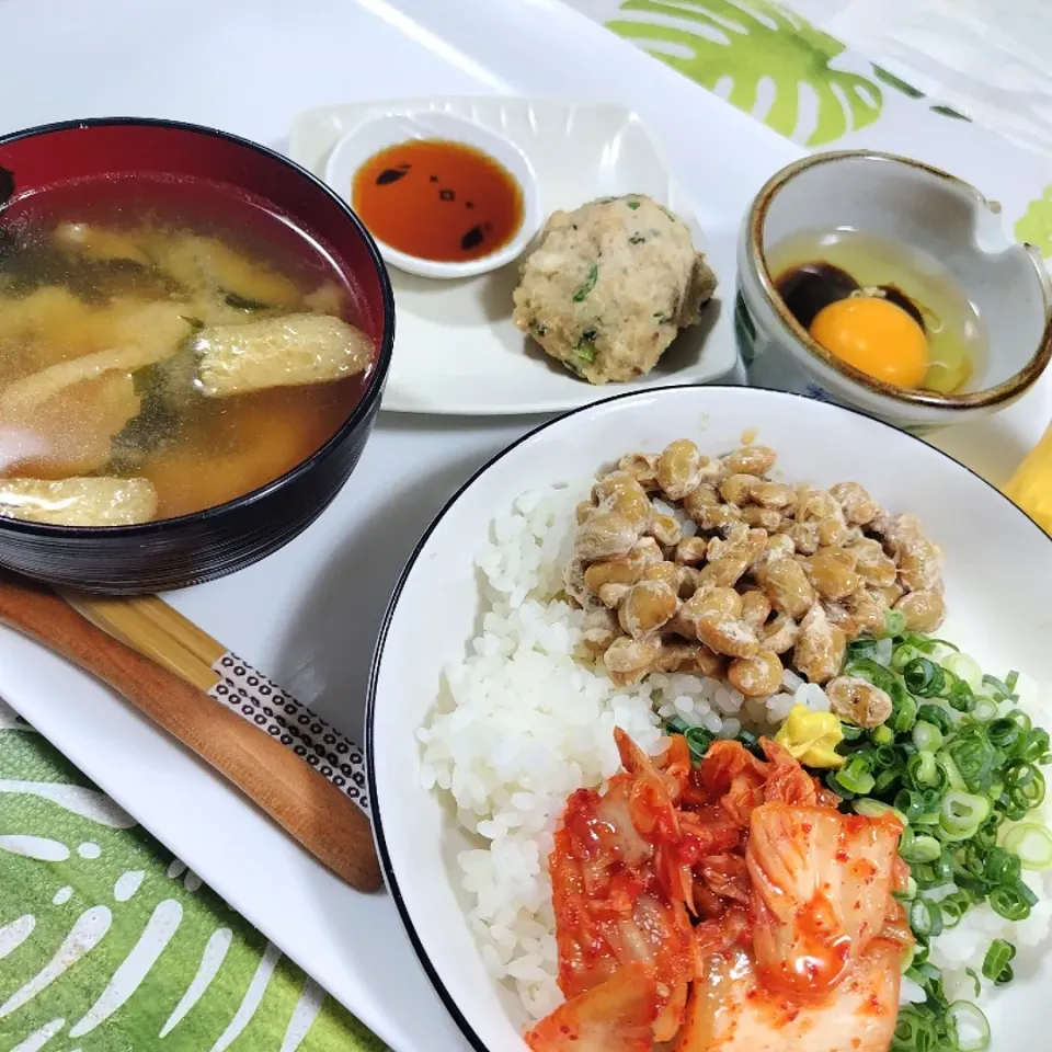 Snapdishの料理写真:今日のお昼はキムチ納豆ご飯です🍀|rikako♪。.:＊さん