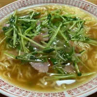 Snapdishの料理写真:豆苗とベーコンでチャチャっとラーメン|Hideko  Tanakaさん