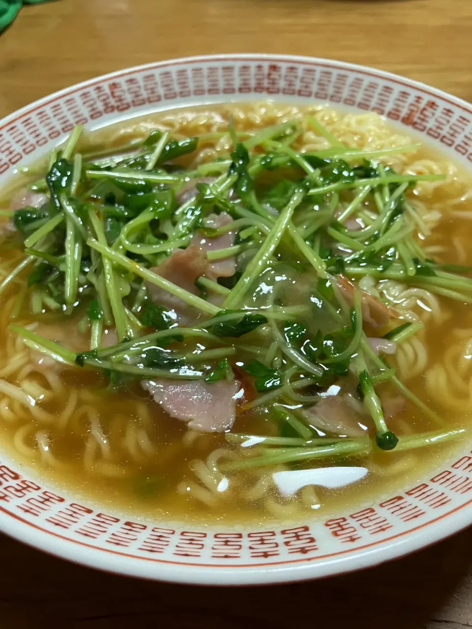 豆苗とベーコンでチャチャっとラーメン|Hideko  Tanakaさん