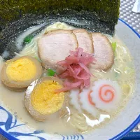 Snapdishの料理写真:博多とんこつラーメン|ヒロコさん