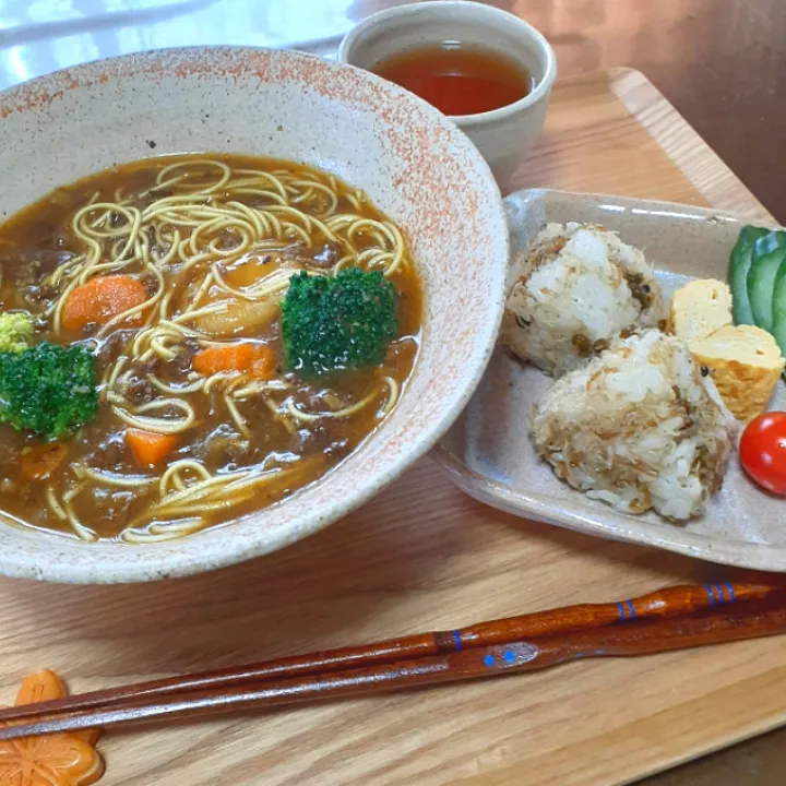 Snapdishの料理写真:カレーラーメン🍜おにぎり🍙|びせんさん